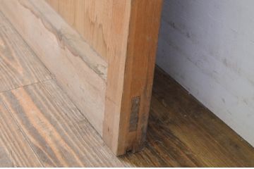 アンティーク建具　経年による風合いが味わい深い格子蔵戸1枚(玄関戸、引き戸)(R-064134)