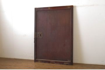 アンティーク建具　漆塗り　総欅(ケヤキ)材　重厚感のある佇まいが魅力の蔵戸1枚(玄関戸、引き戸)(R-064135)