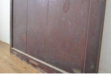 アンティーク建具　漆塗り　総欅(ケヤキ)材　重厚感のある佇まいが魅力の蔵戸1枚(玄関戸、引き戸)(R-064135)