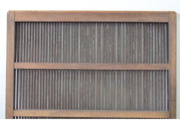 アンティーク建具　経年による風合いが味わい深い総欅(ケヤキ)材の格子蔵戸1枚(玄関戸、引き戸)(R-064136)