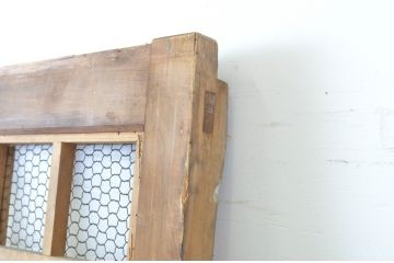 アンティーク建具　歴史を刻んだ風合いが趣あるマス目格子蔵戸1枚(きつね格子、狐格子、玄関戸、引き戸)(R-064137)