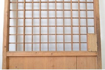 アンティーク建具　歴史を刻んだ風合いが趣あるマス目格子蔵戸1枚(きつね格子、狐格子、玄関戸、引き戸)(R-064137)