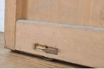 アンティーク建具　歴史を刻んだ風合いが趣あるマス目格子蔵戸1枚(きつね格子、狐格子、玄関戸、引き戸)(R-064137)