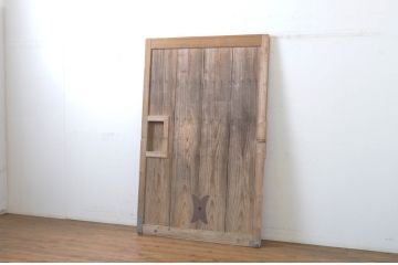 アンティーク建具　杉材　枯れた味わいのある蔵戸1枚(玄関戸、木製戸、引き戸)(R-064138)