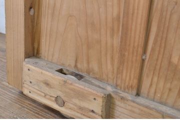 アンティーク建具　杉材　枯れた味わいのある蔵戸1枚(玄関戸、木製戸、引き戸)(R-064138)