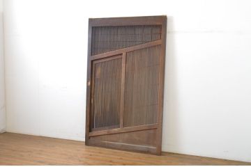 アンティーク建具　希少珍品　自動で閉まる小窓付きが珍しい格子くぐり戸(蔵戸、潜戸、引き戸)(R-064139)