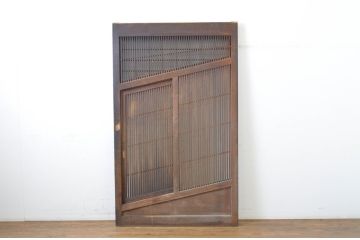 アンティーク建具　希少珍品　自動で閉まる小窓付きが珍しい格子くぐり戸(蔵戸、潜戸、引き戸)(R-064139)