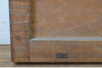 アンティーク建具　希少珍品　自動で閉まる小窓付きが珍しい格子くぐり戸(蔵戸、潜戸、引き戸)(R-064139)