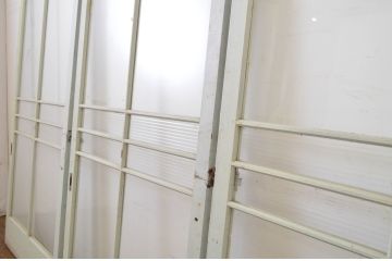 アンティーク建具　レトロな雰囲気たっぷりな背の高い店舗用ガラス戸3枚セット(引き戸)(R-064140)