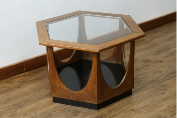 イギリスビンテージ　G-PLAN(ジープラン)　Fresco(フレスコ)　ガラストップがおしゃれなローテーブル　(R-064162)