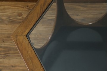 イギリスビンテージ　G-PLAN(ジープラン)　Fresco(フレスコ)　ガラストップがおしゃれなローテーブル　(R-064162)