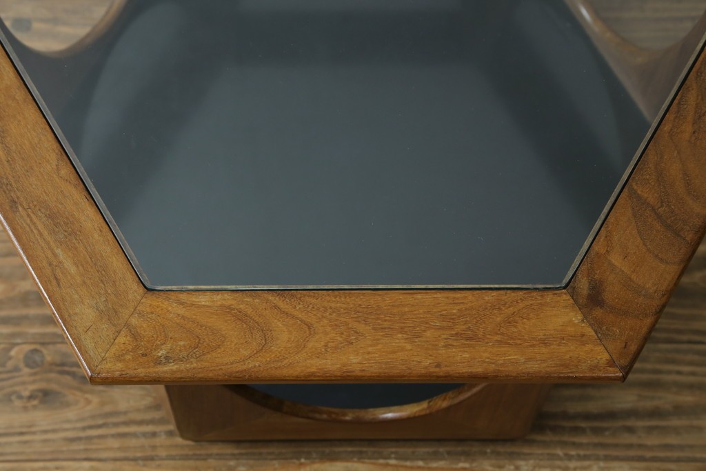 イギリスビンテージ　G-PLAN(ジープラン)　Fresco(フレスコ)　ガラストップがおしゃれなローテーブル　(R-064162)