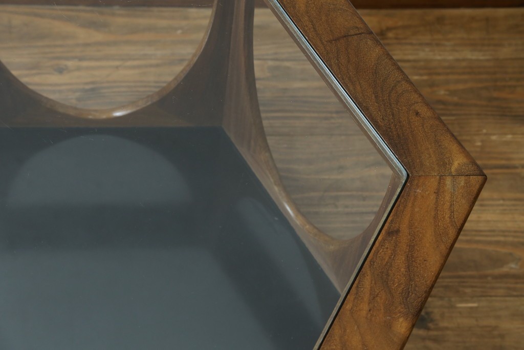 イギリスビンテージ　G-PLAN(ジープラン)　Fresco(フレスコ)　ガラストップがおしゃれなローテーブル　(R-064162)