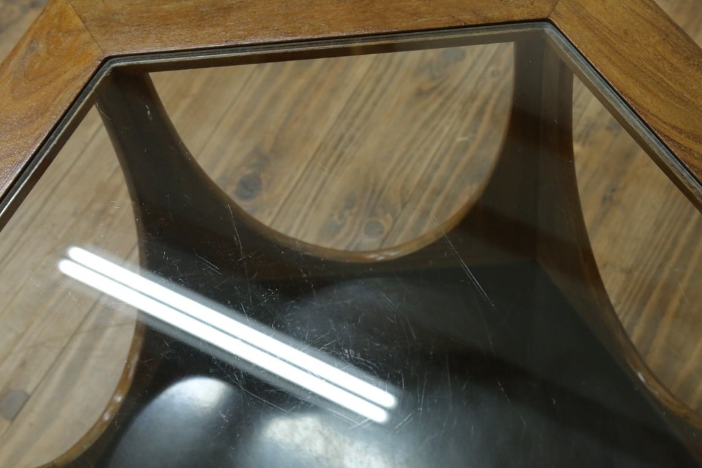 イギリスビンテージ　G-PLAN(ジープラン)　Fresco(フレスコ)　ガラストップがおしゃれなローテーブル　(R-064162)