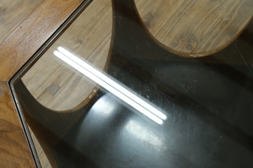 イギリスビンテージ　G-PLAN(ジープラン)　Fresco(フレスコ)　ガラストップがおしゃれなローテーブル　(R-064162)