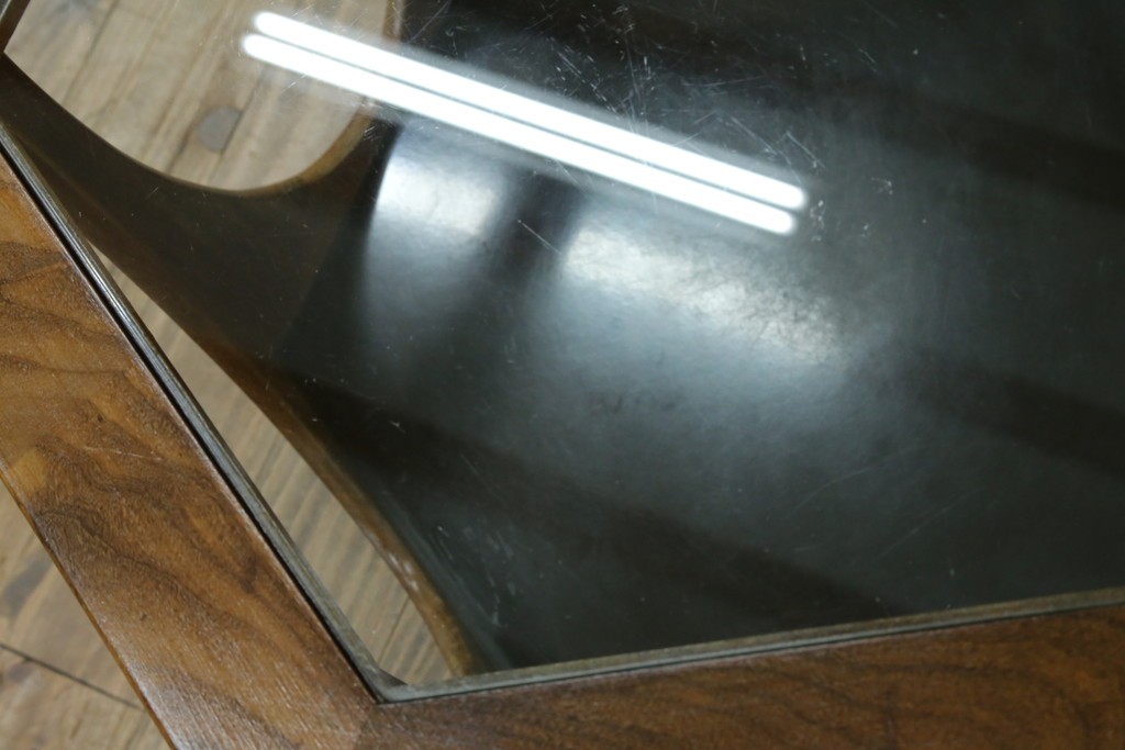 イギリスビンテージ　G-PLAN(ジープラン)　Fresco(フレスコ)　ガラストップがおしゃれなローテーブル　(R-064162)