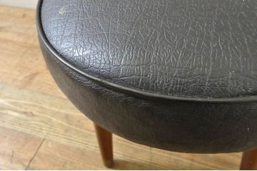 イギリスヴィンテージ　小さめのサイズ感が可愛らしい合皮スツール(丸椅子、イス、椅子、ビンテージ)(R-064169)