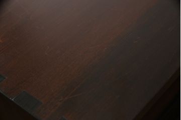 和製ビンテージ　赤みがかった木肌が上品な茶箪笥(水屋箪笥、収納棚、戸棚、引き出し、食器棚、松本民芸家具、ヴィンテージ)(R-064186)