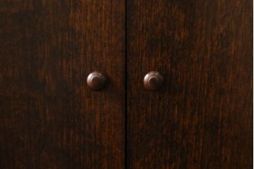 中古　美品　松本民芸家具　#506型　シックな色合いと上品な佇まいが魅力の朝鮮棚(飾り棚、収納棚、戸棚、陳列棚、茶棚、サイドボード)(定価約23万円)(R-064194)