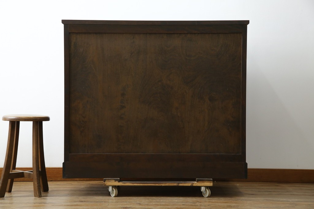 中古　美品　松本民芸家具　深い色合いがシックな雰囲気を醸し出すチェスト　(R-064199)