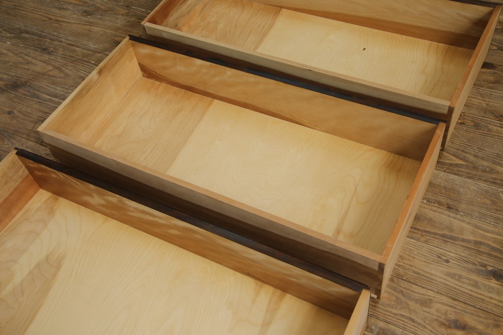 中古　美品　松本民芸家具　深い色合いがシックな雰囲気を醸し出すチェスト　(R-064199)