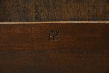 中古　美品　松本民芸家具　深い色合いがシックな雰囲気を醸し出すチェスト　(R-064199)