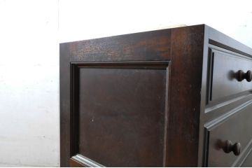中古　美品　松本民芸家具　天板リメイク　深い色合いがシックな雰囲気を醸し出すチェスト(サイドボード、サイドチェスト、引き出し、洋服タンス)(R-064199)