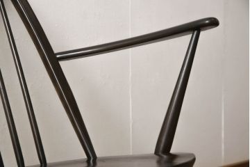 イギリスビンテージ　ERCOL(アーコール)　エルム材　透かし彫りの意匠が美しいスワンロッキングチェア(揺り椅子、イス、板座チェア、アームチェア、ヴィンテージ)(R-064209)