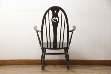 イギリスビンテージ　ERCOL(アーコール)　エルム材　透かし彫りの意匠が美しいスワンロッキングチェア(揺り椅子、イス、板座チェア、アームチェア、ヴィンテージ)(R-064209)
