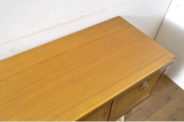 イギリスビンテージ　チーク材　ビューティリティ(Beautility)　北欧デザインでスタイリッシュなサイドボード(リビングボード、テレビ台、テレビボード、サイドキャビネット、収納棚、戸棚、ヴィンテージ)(R-064210)