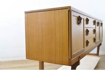 イギリスビンテージ　チーク材　ビューティリティ(Beautility)　北欧デザインでスタイリッシュなサイドボード(リビングボード、テレビ台、テレビボード、サイドキャビネット、収納棚、戸棚、ヴィンテージ)(R-064210)