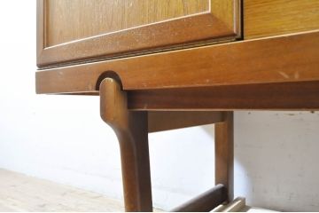 イギリスビンテージ　チーク材　ビューティリティ(Beautility)　北欧デザインでスタイリッシュなサイドボード(リビングボード、テレビ台、テレビボード、サイドキャビネット、収納棚、戸棚、ヴィンテージ)(R-064210)