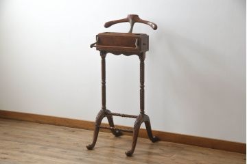 中古　美品　高級品　JONATHAN CHARLES(ジョナサンチャールズ)　マホガニー材　クラシカルな佇まいが印象的なバレットスタンド(ハンガースタンド、ハンガーラック、スーツスタンド、コートスタンド、ジュエリーケース付き、アンティーク風)(R-064211)