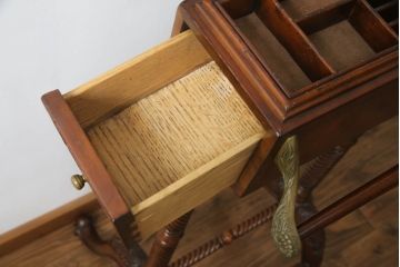 中古　美品　高級品　JONATHAN CHARLES(ジョナサンチャールズ)　マホガニー材　クラシカルな佇まいが印象的なバレットスタンド(ハンガースタンド、ハンガーラック、スーツスタンド、コートスタンド、ジュエリーケース付き、アンティーク風)(R-064211)