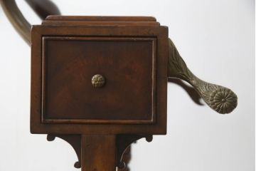 中古　美品　高級品　JONATHAN CHARLES(ジョナサンチャールズ)　マホガニー材　クラシカルな佇まいが印象的なバレットスタンド(ハンガースタンド、ハンガーラック、スーツスタンド、コートスタンド、ジュエリーケース付き、アンティーク風)(R-064211)