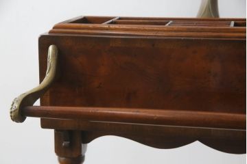 中古　美品　高級品　JONATHAN CHARLES(ジョナサンチャールズ)　マホガニー材　クラシカルな佇まいが印象的なバレットスタンド(ハンガースタンド、ハンガーラック、スーツスタンド、コートスタンド、ジュエリーケース付き、アンティーク風)(R-064211)
