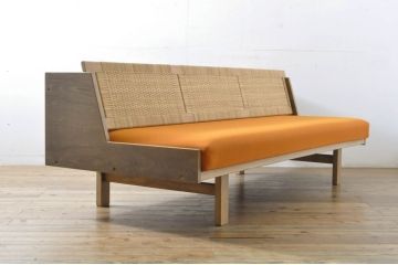北欧ビンテージ　美品　オーク材　Hans J Wegner(ハンス・J・ウェグナー)　GETAMA (ゲタマ)　GE258　籐張りが珍しい!優しい色合いのデイベッド(ソファベッド、3人掛けソファ、トリプルソファ、3P、ヴィンテージ)(R-064213)