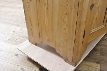 フランスアンティーク　オールドパイン材　カントリーインテリアにおすすめのカップボード(食器棚、戸棚、収納棚、キャビネット)(R-064217)