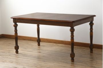 中古　美品　三越家具(現カントリーハウス)　Brugge(ブルージュ)　オーク材　クラシカルな佇まいが魅力の伸長式ダイニングテーブル(エクステンションテーブル、4人掛け、4P、6人掛け、6P、食卓)(R-064225)