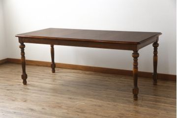 中古　美品　三越家具(現カントリーハウス)　Brugge(ブルージュ)　オーク材　クラシカルな佇まいが魅力の伸長式ダイニングテーブル(エクステンションテーブル、4人掛け、4P、6人掛け、6P、食卓)(R-064225)
