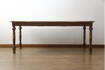 中古　美品　三越家具(現カントリーハウス)　Brugge(ブルージュ)　オーク材　クラシカルな佇まいが魅力の伸長式ダイニングテーブル(エクステンションテーブル、4人掛け、4P、6人掛け、6P、食卓)(R-064225)