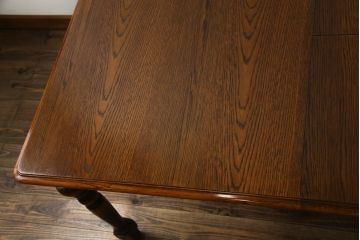 中古　美品　三越家具(現カントリーハウス)　Brugge(ブルージュ)　オーク材　クラシカルな佇まいが魅力の伸長式ダイニングテーブル(エクステンションテーブル、4人掛け、4P、6人掛け、6P、食卓)(R-064225)