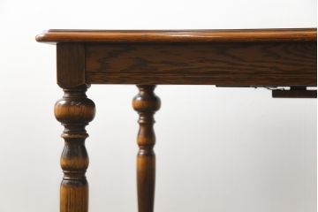 中古　美品　三越家具(現カントリーハウス)　Brugge(ブルージュ)　オーク材　クラシカルな佇まいが魅力の伸長式ダイニングテーブル(エクステンションテーブル、4人掛け、4P、6人掛け、6P、食卓)(R-064225)