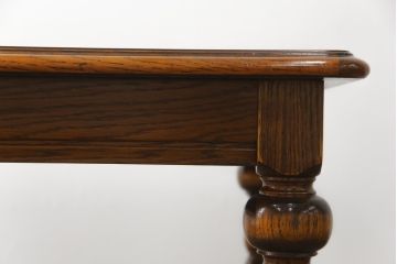 中古　美品　三越家具(現カントリーハウス)　Brugge(ブルージュ)　オーク材　クラシカルな佇まいが魅力の伸長式ダイニングテーブル(エクステンションテーブル、4人掛け、4P、6人掛け、6P、食卓)(R-064225)