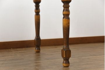 中古　美品　三越家具(現カントリーハウス)　Brugge(ブルージュ)　オーク材　クラシカルな佇まいが魅力の伸長式ダイニングテーブル(エクステンションテーブル、4人掛け、4P、6人掛け、6P、食卓)(R-064225)