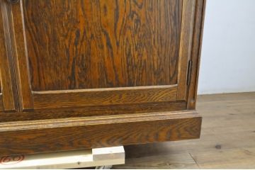 中古　三越家具(現カントリーハウス)　Brugge(ブルージュ)　希少モデル!!両面使いが出来るクラシカルなキャビネット(食器棚、カウンターキャビネット、収納棚、戸棚、ステンドグラス)(R-064226)