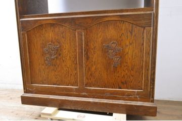 中古　三越家具(現カントリーハウス)　Brugge(ブルージュ)　希少モデル!!両面使いが出来るクラシカルなキャビネット(食器棚、カウンターキャビネット、収納棚、戸棚、ステンドグラス)(R-064226)
