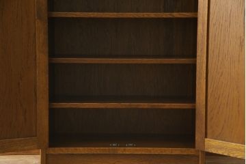 中古　三越家具(現カントリーハウス)　Brugge(ブルージュ)　ステンドグラスが上品な雰囲気を醸し出すキャビネット(収納棚、戸棚、飾り棚、本箱、ブックケース)(R-064227)