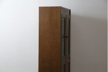 中古　三越家具(現カントリーハウス)　Brugge(ブルージュ)　ステンドグラスが上品な雰囲気を醸し出すキャビネット(収納棚、戸棚、飾り棚、本箱、ブックケース)(R-064227)