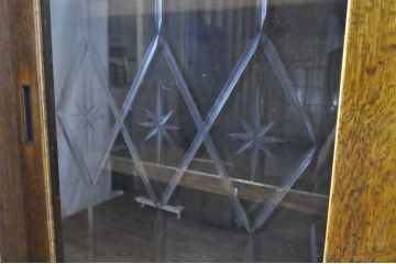 中古　三越家具(現カントリーハウス)　Brugge(ブルージュ)　クラシカルな雰囲気が魅力のキャビネット(食器棚、収納棚、戸棚、飾り棚)(R-064228)